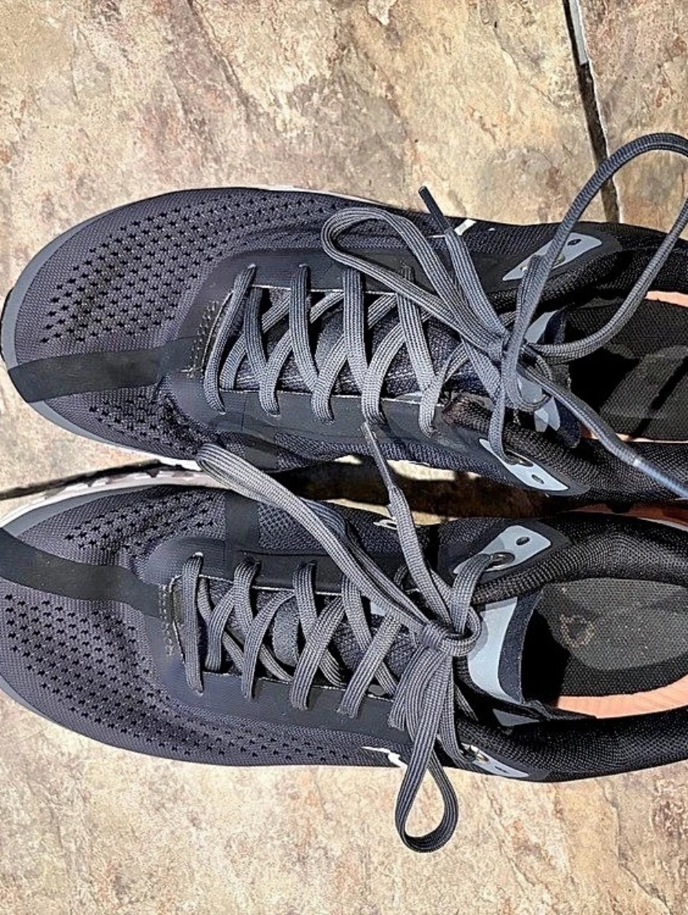 On Cloud Women's Athletic Shoes US 8.5 Black & Pink